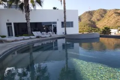 Image de Amazing four bedroom with ocean views.