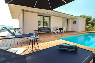 Image de Villa design luxe, vue mer et piscine