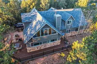 Image de 'Mountain Haven' w\/ Deck + Pikes Peak Views!