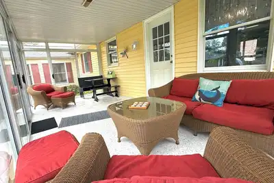 Image de The Lilly Pad: Big fenced in yard, close to beaches, kayaking and more!