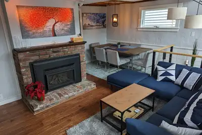 Image de Be right in the action in our centrally-located 2br/1ba condo with Hot Tub