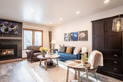 Image de Sun Valley 123-Lux condo nr Ski Lifts + Hot Tub, Pool, Game Room