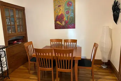 Image de Entire apartment with private entrance.