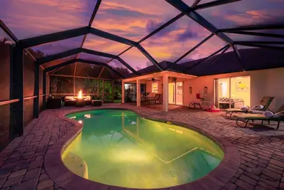 Image de Tropical Villa Retreat with private pool in desirable South West Cape Coral