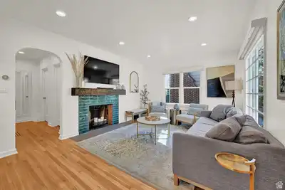 Image de Designer Bungalow, 30min to skiing, 1. 5 M from U