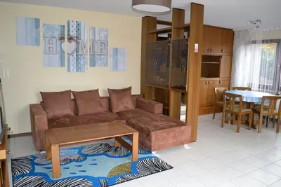 Image de Spacious vacation apartment with private entrance in a quiet location.