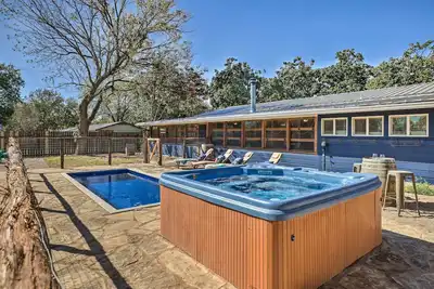 Image de Howdy Haus: Pool + Hot Tub + Outdoor Space