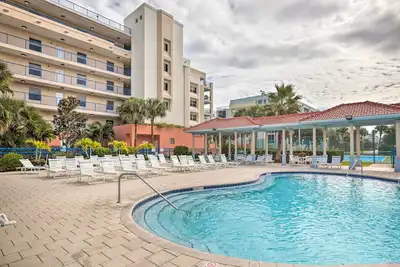 Image de New Smyrna Beach Condo w/ Balcony & Pool Access
