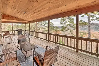 Image de Piney Bluff Retreat with Mountain Views!