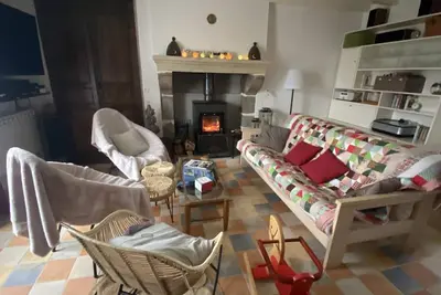 Gîte chaleureux avec jardin, cheminée, vélos et équipements éco-responsables à Louroux-de-Beaune