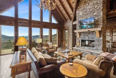 Image de Elegant Home with Incredible Views