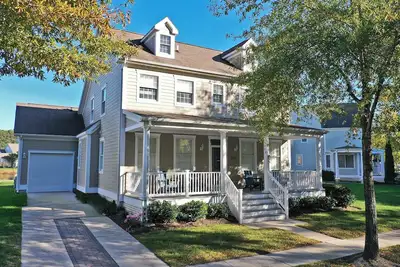 Image de Sleeps 12 - Luxurious 5 Bedroom Home in an amenity rich Bear Trap Dunes Golf Community! Beach Shuttle, 2 Outdoor Pools, 1 Indoor Pool, Fitness Center, Tennis, Wifi!