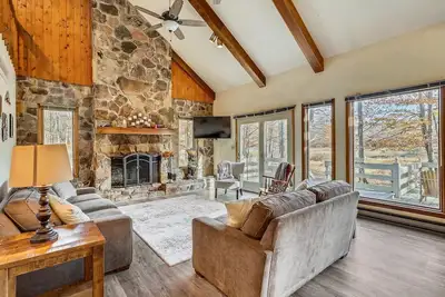 Image de Too perfect to resist. Timberwood Hideaway offers peace, quiet and comfort.
