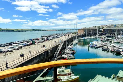 Image de Stylish two bedroom apartment with panoramic sea-views of Milford Haven Marina.