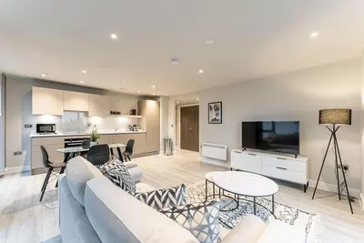 Image de St Martin's Place: Luxe Apartment in Bmh Centre