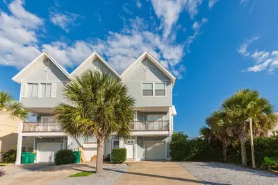 Image de Knot Real Life - waterfront gem on Destin Harbor with decks, dock & kayaks