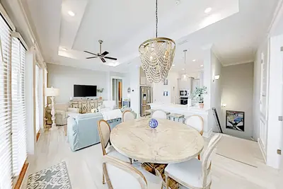 Image de Luxury Prominence Gulf Escape with pool - walk to dining & shops