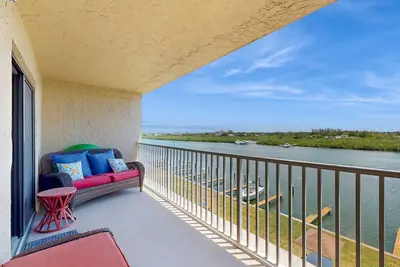 Image de Intracoastal perch across from the beach with heated pool, dock & pickleball