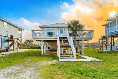 Image de Coastal Living Cottage on Mobile Bay with Private Beach Access
