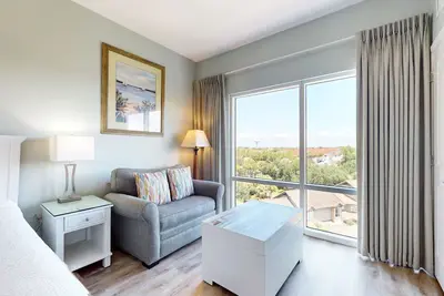 Image de Chic Luau suite by the beach w/ epic amenities - pool, golf & marina
