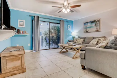 Image de Spacious townhouse across from beach access
