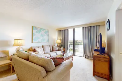 Image de Waterfront condo with pool and spa- directly across from wide beach