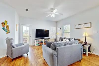 Image de Peaceful Cottage | Pools & Clubhouse - Explore the Bay, Relax on the Beach