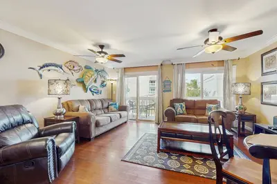 Image de Central condo with five Pools, three hot tubs, beach access, & free golf access