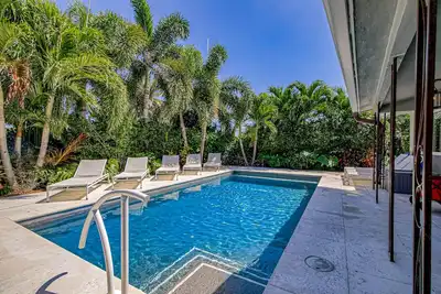 Image de Wilton Manors designer delight with private pool, outdoor kitchen & Florida room