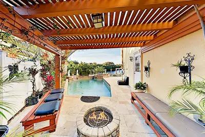 Image de Waterfront Wonder | Private Pool, Spa & Outdoor Kitchen | Game Room & Dock