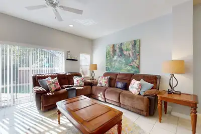 Image de BellaVida Resort townhome - private plunge pool, minutes to Disney, dog-friendly