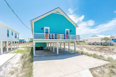 Image de Gulf view home steps from the beach with great deck & lovely kitchen