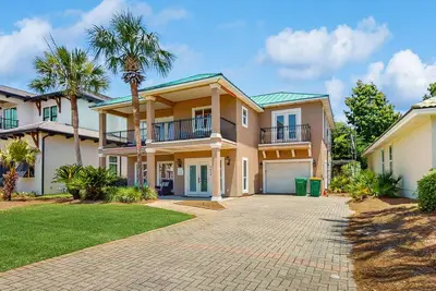 Image de Coastal home in gated community with short walk to the beach & pool