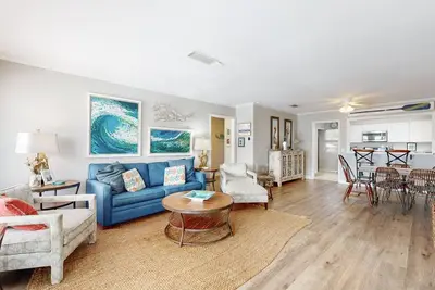Image de Island escape with ocean-view deck & steps to beach - snowbirds welcome