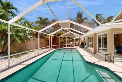 Image de St. Armands oasis with saltwater pool - walk to beach & shops