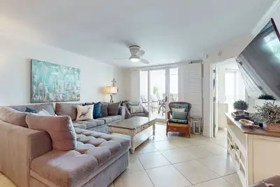 Image de SeaSpray beachfront paradise with 3 pools, hot tub, marina, & tennis