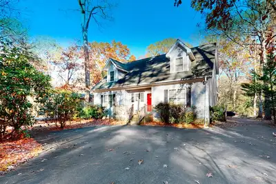 Image de Newly renovated Ocean Pines home with screened porch, Ac, WiFi & on-site pools