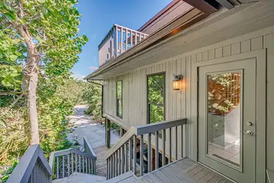 Image de “Viva Captiva” -  Vibrant beachfront home, 150 steps to the Gulf of Mexico