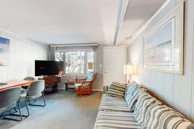 Image de Ocean-Themed Condo near the Ocean w/Private Washer/Dryer, Central A/C, WiFi