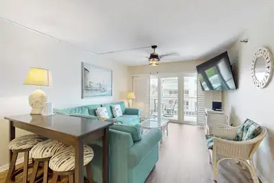 Image de Updated all-suite condo with heated pool, hot tub & balcony