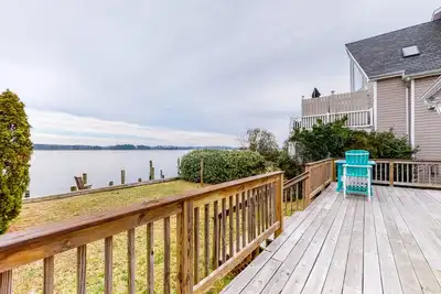 Image de Remodeled, Waterfront Home with Beautiful View, Dock, Large Deck - 1 Dog Ok