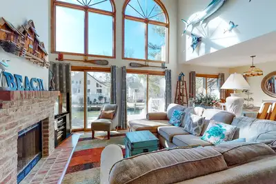 Image de Canalside Home in Ocean Pines with Large Deck, Canoes, Kayaks & Shared Pools