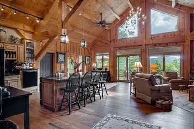 Image de Long Range Mountain Views from Papa Bear Cabin!