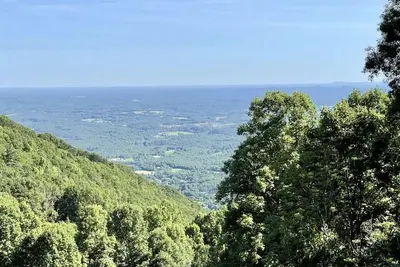 Image de Wonderful view 2/2 villa. A block away from the Blue Ridge Parkway. 2 balconies!