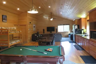 Image de Treetop Loft - Make your stay part of the adventure!