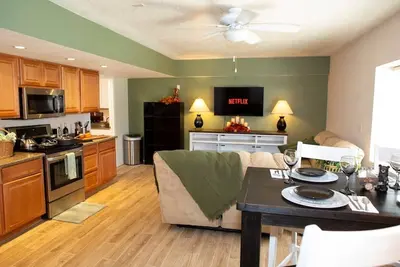 Image de Newly-renovated with patio - family friendly