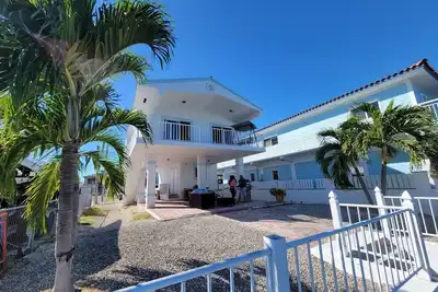 Charming Canal-Front House | WiFi+Swim+Kayak+Fish