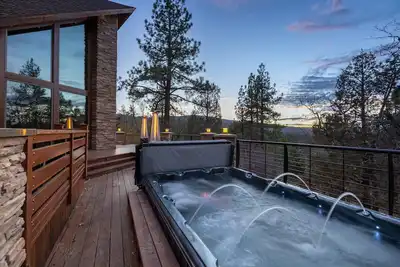 Image de Wild Horse Estate. 17 Acres of a Unique home, huge hot tub, Tesla Charger, Amazing views! Ac! !