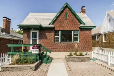 Image de Tastefully updated home by University of Utah, 3 min walk to Rice Eccles Stadium