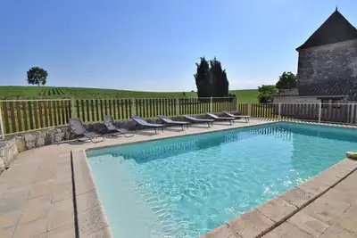 Image de Bel appartement dans une maison de vacances avec piscine, Tv, terrasse et parking